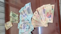 Kẻ giật hụt túi xách bị bắt vờ kêu oan