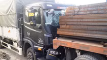 Lại xảy ra tai nạn liên hoàn dưới chân cầu Phú Mỹ