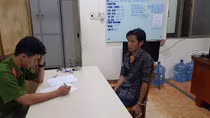 Tổ CSGT truy đuổi khống chế tên trộm xe gắn máy