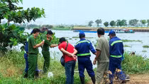 Thi thể xăm chữ “trăng mờ bên suối” nổi trên sông Sài Gòn