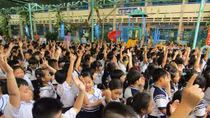 Phổ biến luật giao thông cho các em học sinh tiểu học