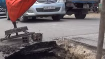 "Hố tử thần" sâu 2m giữa giao lộ