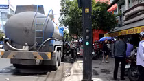Va chạm với xe bồn, 2 học sinh tử vong
