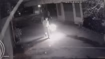 Truy tìm kẻ ném chai xăng đốt phòng trọ suýt thiêu chết 4 người