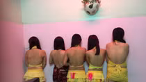 Karaoke không phép chiêu đãi khách bằng đặc sản bikini 