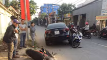 Ô tô 4 chỗ lao ngược chiều "hạ gục" 3 xe máy