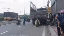 Nam thanh niên tự tông vào đuôi xe tải tử vong 