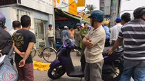 Tử vong sau khi tấp xe đạp vào vỉa hè nghỉ ngơi