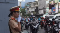 Phát loa kêu gọi người dân tham gia giao thông đúng luật