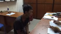 Dùng kim tiêm, hù dọa nhiễm HIV xin đểu ở trạm xe buýt
