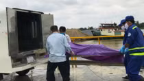 Tài xế xe ôm nhảy sông Sài Gòn 
