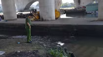 Ném cần câu bỏ chạy khi thấy thi thể nổi trên sông Sài Gòn