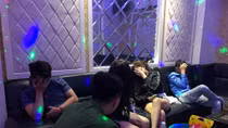Phát hiện nhiều bóng hồng đang "bay" cùng ma túy trong 3 phòng karaoke