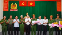 Khen thưởng Ban chuyên án triệt phá "xưởng" sản xuất ma túy lớn nhất Việt Nam