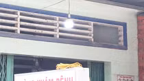 Nữ bác sĩ giả ngất xỉu để tránh bị nhóm cướp sát hại