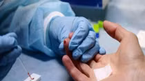 Thông tin mới về vụ 10 người bị kẻ lạ nghi nhiễm HIV dùng vật nhọn đâm 