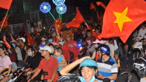 Lắp thêm màn hình lớn trước SVĐ Thống Nhất trong buổi giao lưu với U23