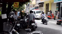 Ngửi thấy mùi hôi, phát hiện người nước ngoài tử vong trong phòng trọ