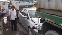 Thai phụ hoảng loạn kêu cứu trong xe ô tô 4 chỗ