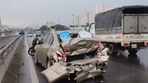 Tránh mũ bảo hiểm trên đại lộ, 3 ô tô gặp nạn