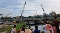 Thấy thi thể mẹ mất tích nhiều ngày cạnh những khối bê tông công trình