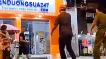 Giải cứu 3 người bị kẻ ngáo đá dùng dao khống chế