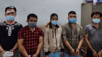Băng cướp nhiều tiền án, dùng roi điện cướp tài sản