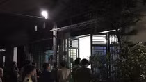 Nữ sinh 13 tuổi đau đớn khi thấy cha treo cổ phía sau nhà