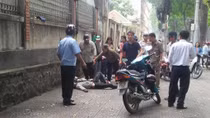 Đâm người yêu ngã gục trên phố vì bị từ chối tái hợp