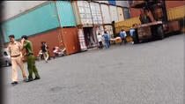 Tài xế bị thùng container trong cảng ép tử vong 