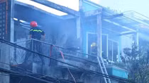 Nhà cháy rụi khi cả gia đình đi du lịch