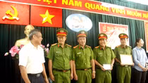 Khen thưởng Công an quận Tân Phú vì thành tích liên tục phá án nghiêm trọng