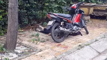 Nam sinh viên tử vong với con dao cắm trên ngực có dấu hiệu tự tử