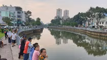 Tìm kiếm người đàn ông nghi nhảy kênh tự tử