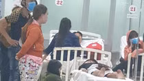 Năm người đang ngồi nhậu bị chém trọng thương