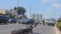 Vượt barie, xe 7 chỗ tông xe máy văng xa gần 100m