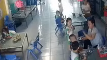 Đang làm rõ vụ cháu bé bị bảo mẫu đánh liên tiếp khi cho ăn