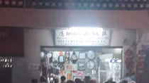 Nghi ngáo đá xông vào tiệm đồng hồ đâm người rồi tự đâm mình