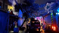 Chập điện cháy nhà, 4 người mắc kẹt 