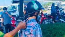 Giả bộ giúp người bị tai nạn rồi móc trộm điện thoại