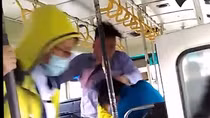 Đình chỉ công tác nhân viên xe buýt ẩu đả với khách