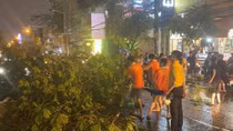 Mưa lớn kèm giông gió, 4 người thương vong