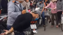 Đi đòi nợ bị phát hiện, dùng mã tấu chém bị thương 2 người 