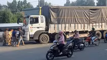 Không biết đường, đôi nam nữ thương vong dưới gầm xe tải