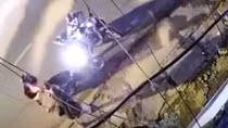 Cô gái nhanh trí thoát khỏi 2 tên cướp có hung khí trong đêm