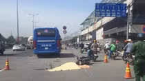 Tử vong dưới bánh xe buýt trên xa lộ Hà Nội