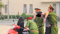 Nổ súng khống chế 6 đối tượng manh động quậy phá trụ sở Công an