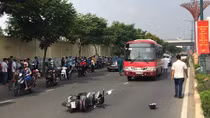 Người đàn ông tử vong dưới gầm xe buýt sau va chạm giao thông