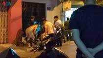 Đang nhậu trong nhà bị nhóm giang hồ xông vào nhà bắn gục tại chỗ