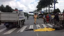 Băng ngang đường bị xe bồn cán tử vong
